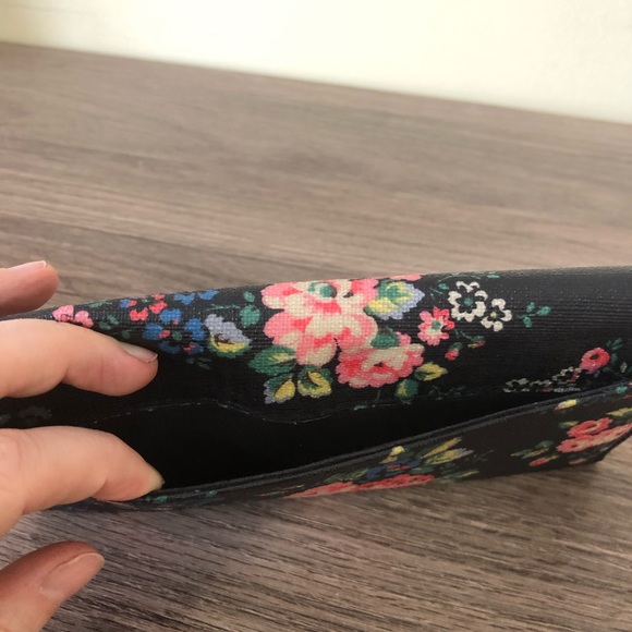 Dark navy, floral Cath Kidston wallet - Picture 4 of 8